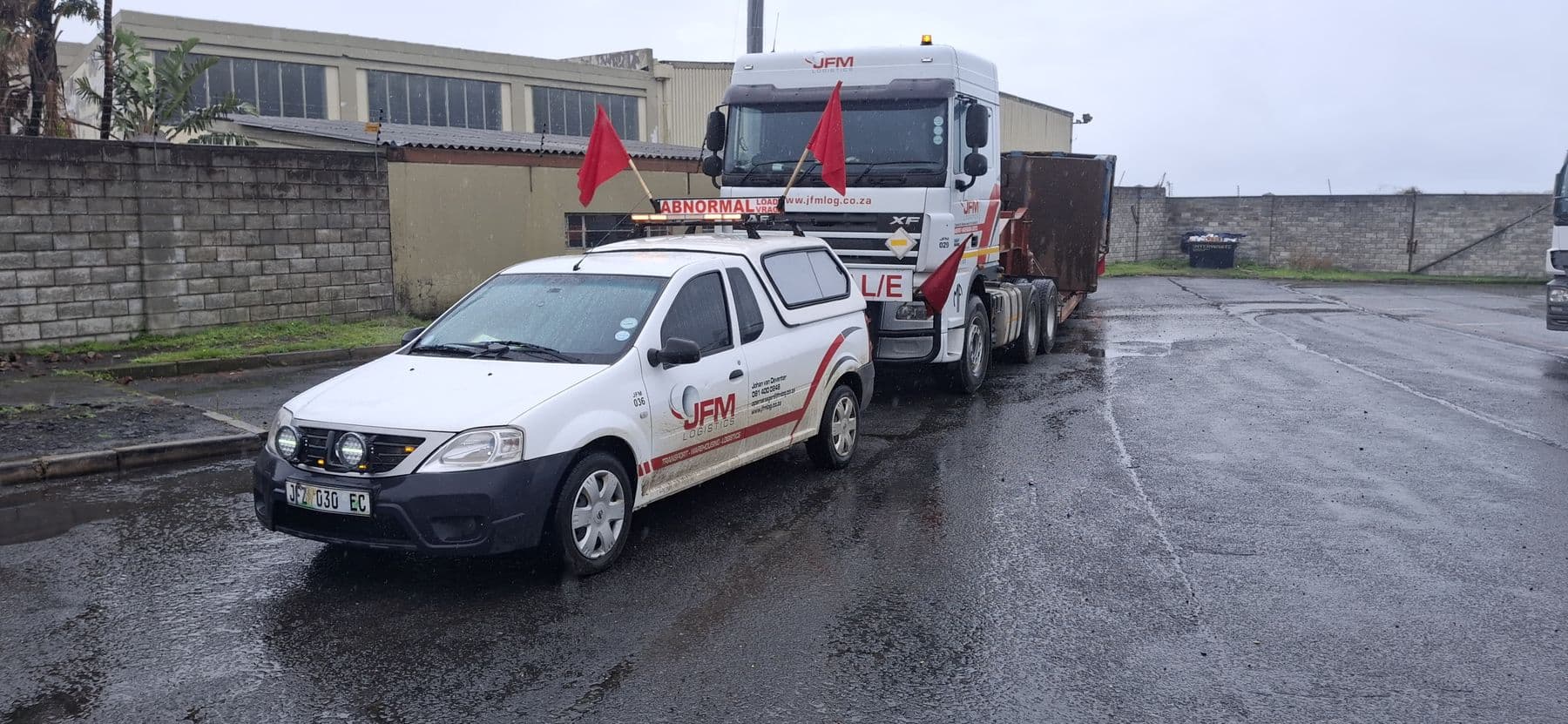 Abnormal load with JFM escort vehicle