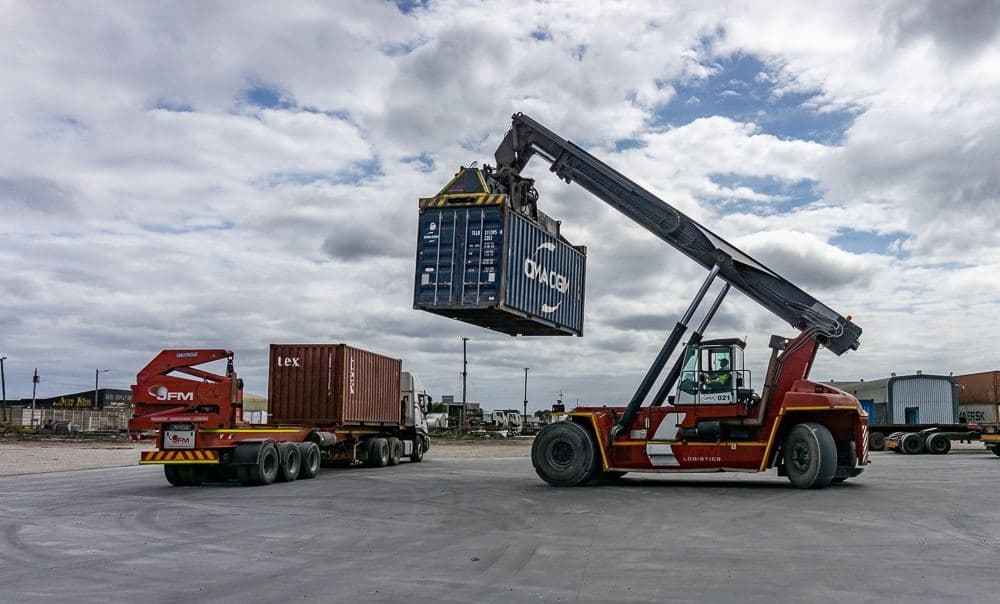 Reach stacker lifting a container onto a trailer